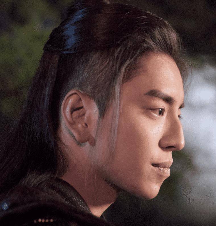 《狼殿下》终于开播!仅上线两天热度飙升前三,忙追8集不过瘾!