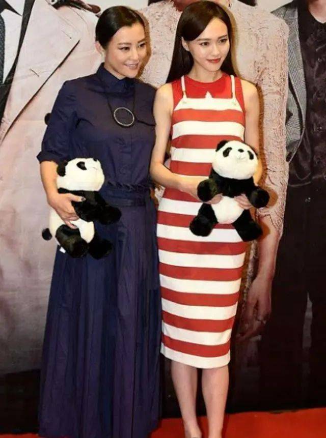 唐嫣身高1.68米,体重仅有86斤,她那纤细的身材让很多人为之惊叹.