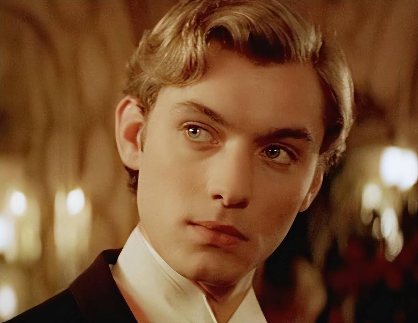 裘德洛:曾帅到掉渣,如今52岁油到不能看,6个孩子只有女儿像他