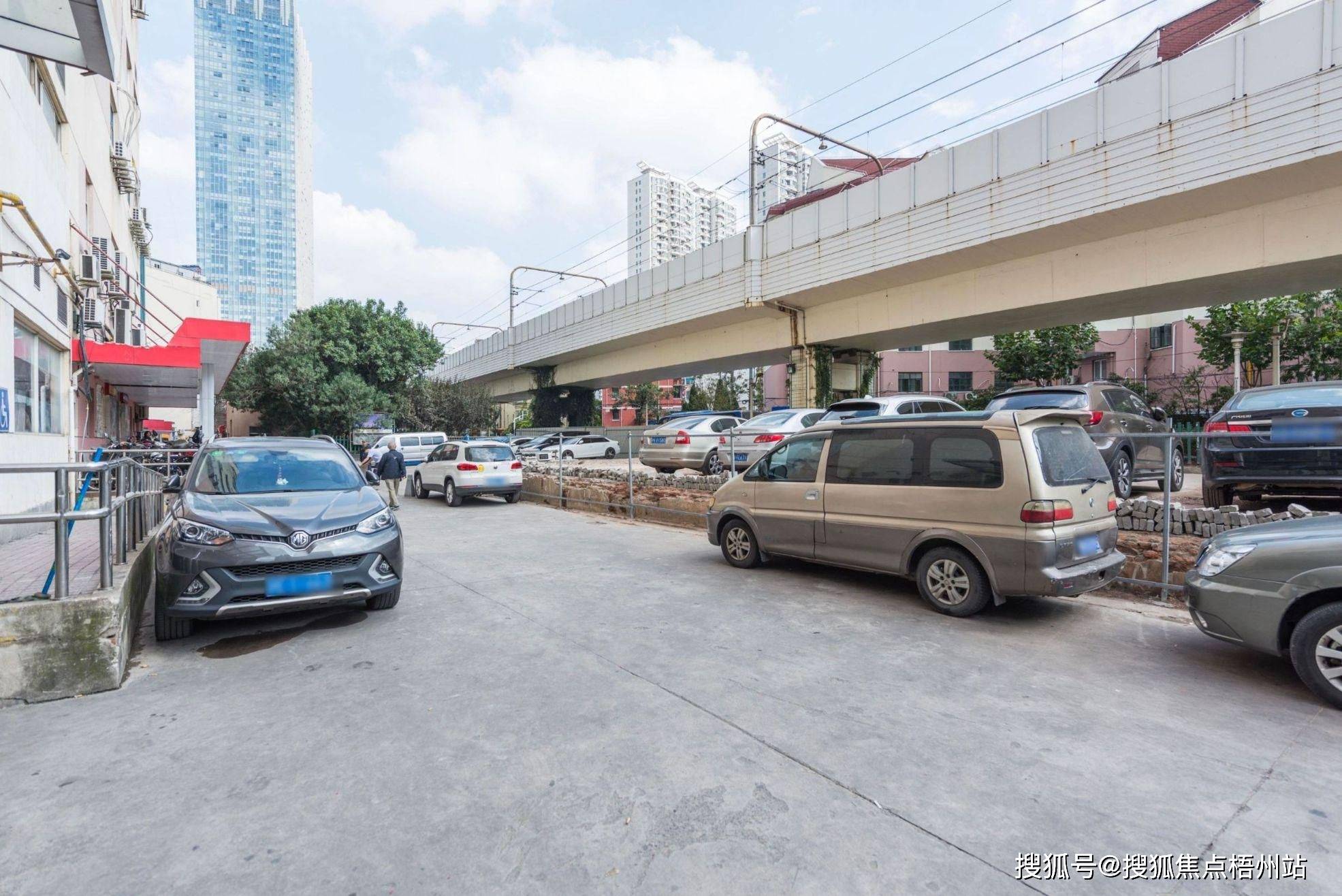 上海绿洲广场租1-20人独立办公室 精装修 交通便利 可注册