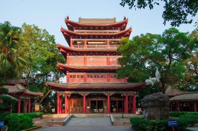 4月周末:跑了梧州首届半程马拉松,然后饮早茶,拍美照!