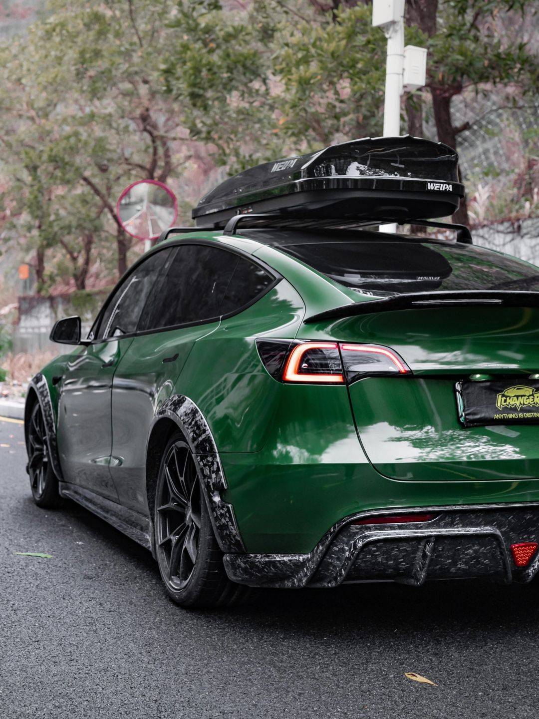 特斯拉modely-icr云杉绿改色膜,妥妥的森林战神