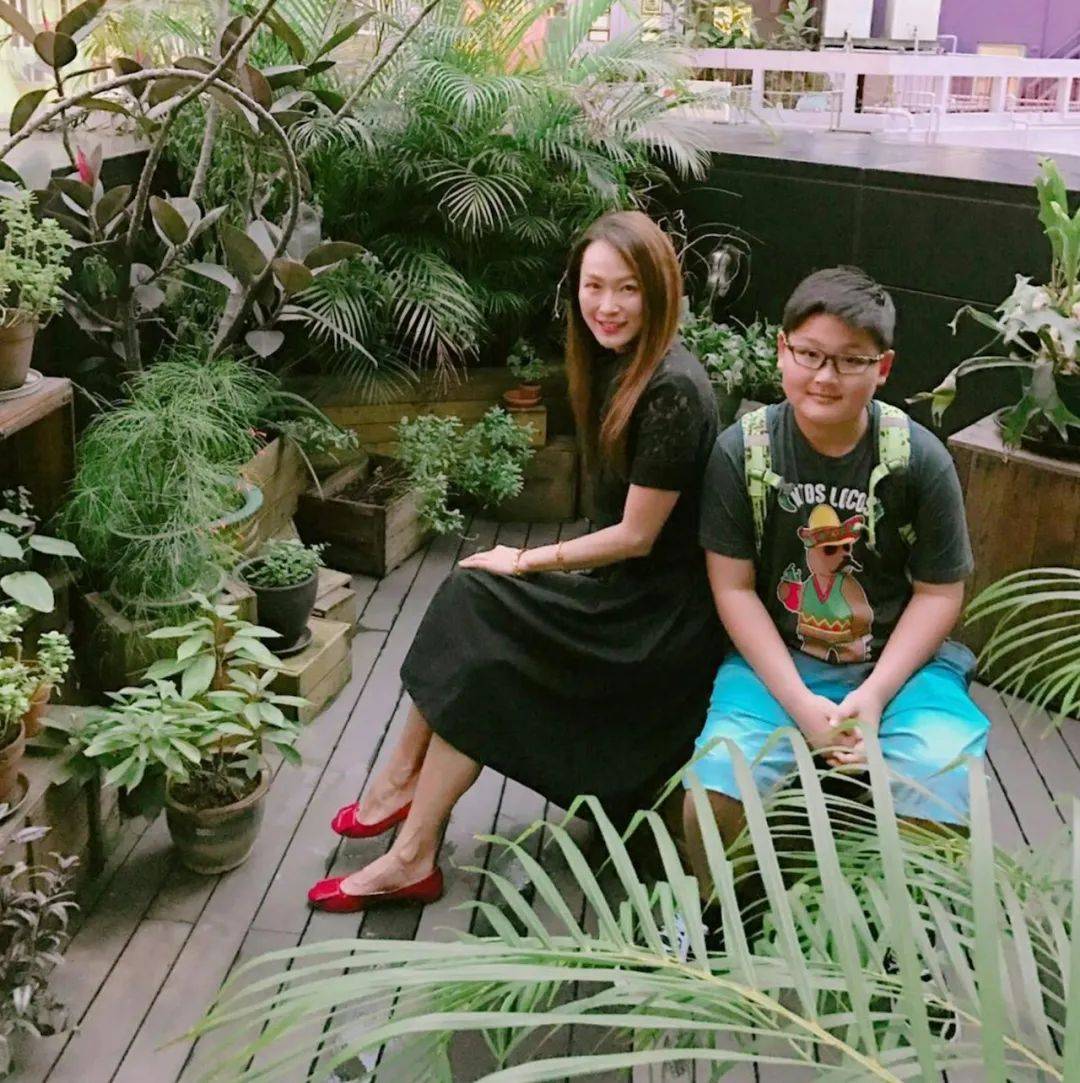 90年代女神返港行李失踪 怒斥国泰航空_童爱玲_妈妈_儿子