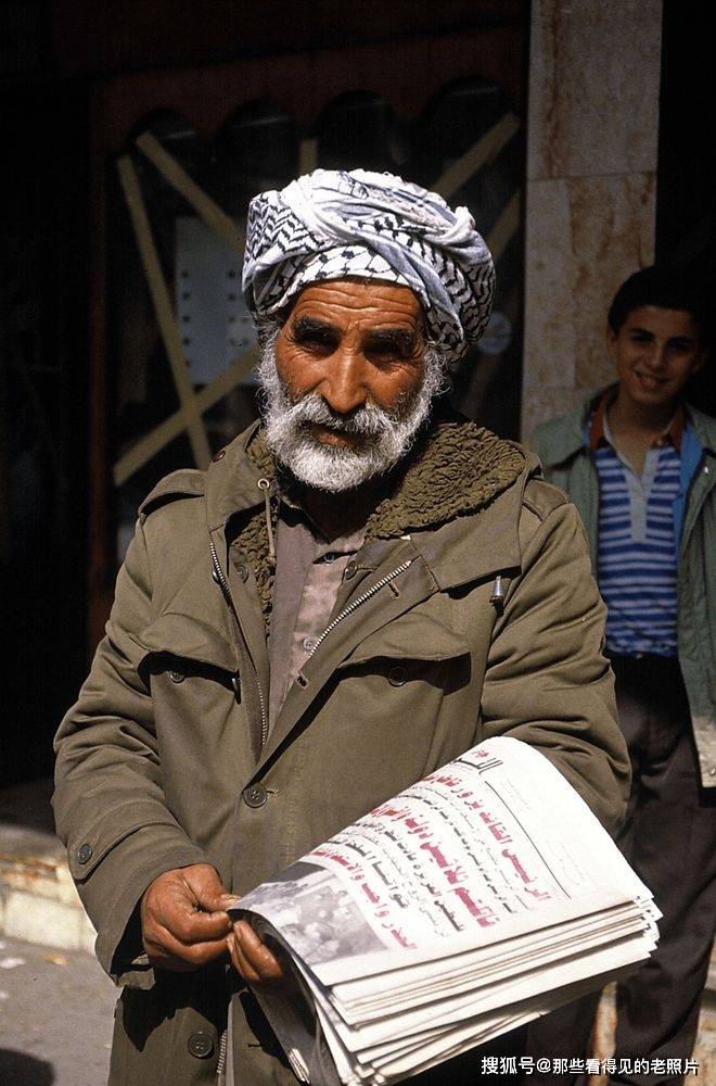 老照片 1991年伊拉克巴格达的街头小贩_城市_裁缝_老伯
