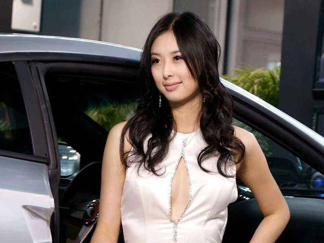 张博从cba退役之后,开始自己创业,并取得了一定的成功,不过他与翟凌的