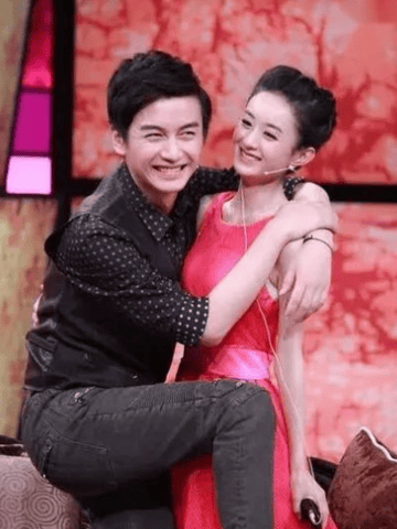 陈晓跳出了华谊,事业就更火热了,他凭借自己的实力和勤奋,赢得了大家