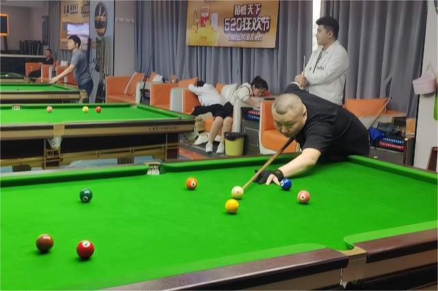 冠思途携手运动吧时尚台球俱乐部举办中式九球追分邀请赛!