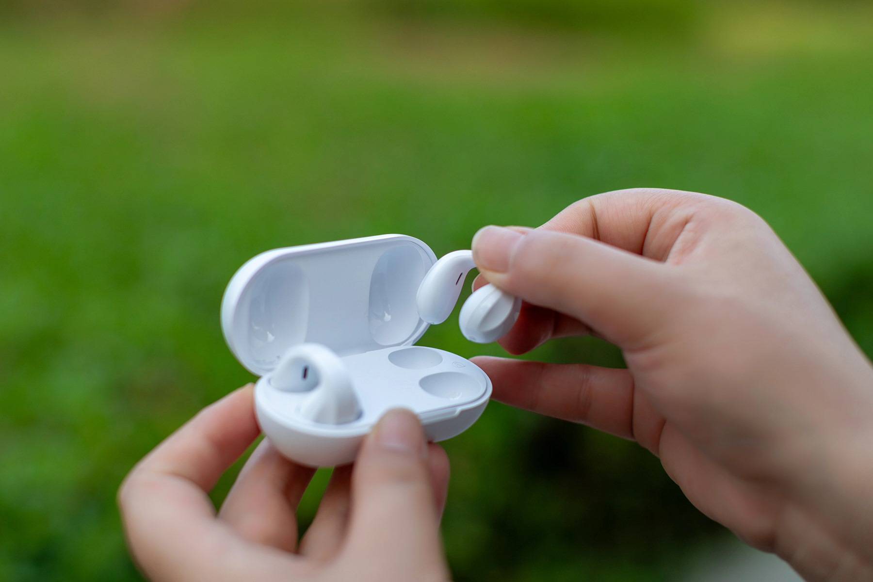 唐麦Q3蓝牙耳机：碳纤维纳米振膜加持，为你呈现沉浸式7D环绕音效