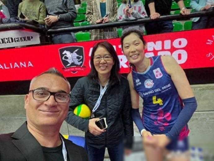 郎婷力拼!郎平助朱婷意甲大逆转,-狂飙分,拥抱太温馨