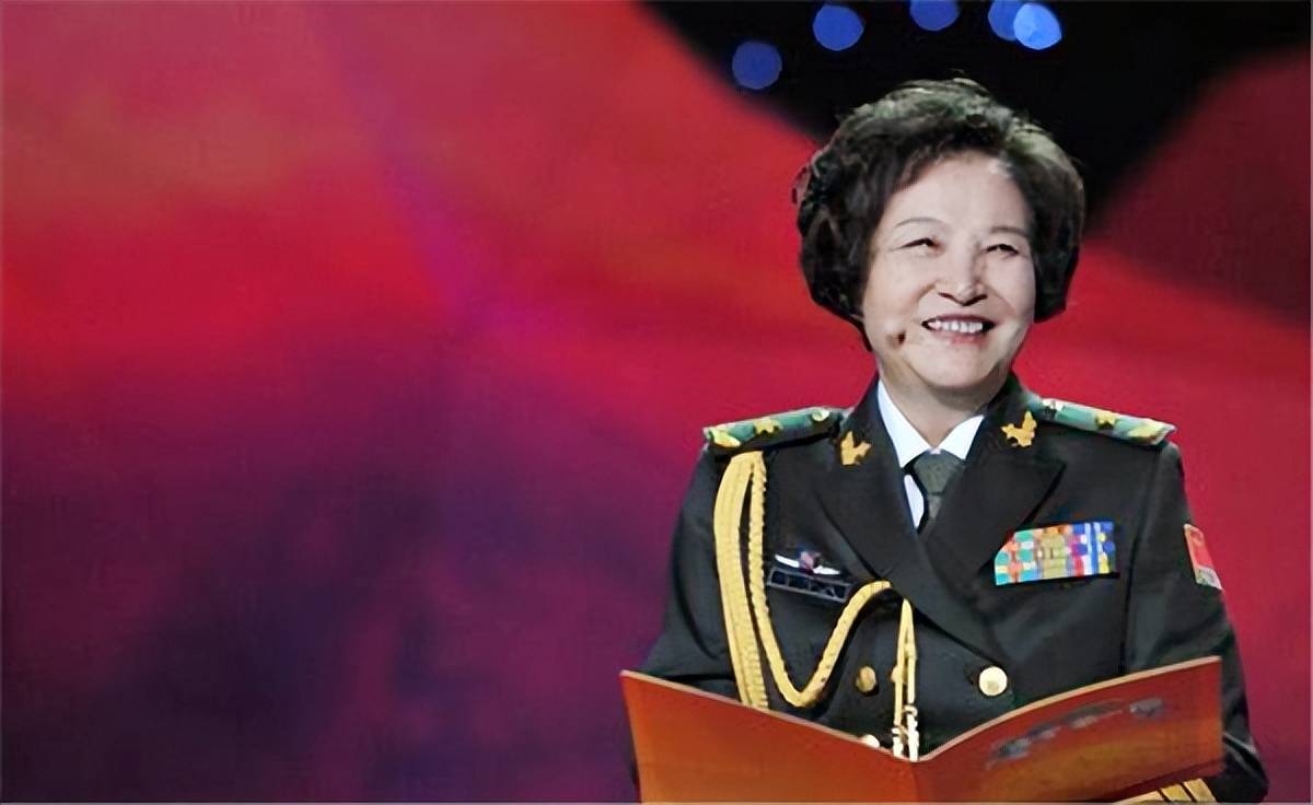 李振军:武警部队原政委,曾任湖南省委书记,妻子少将,岳父元帅