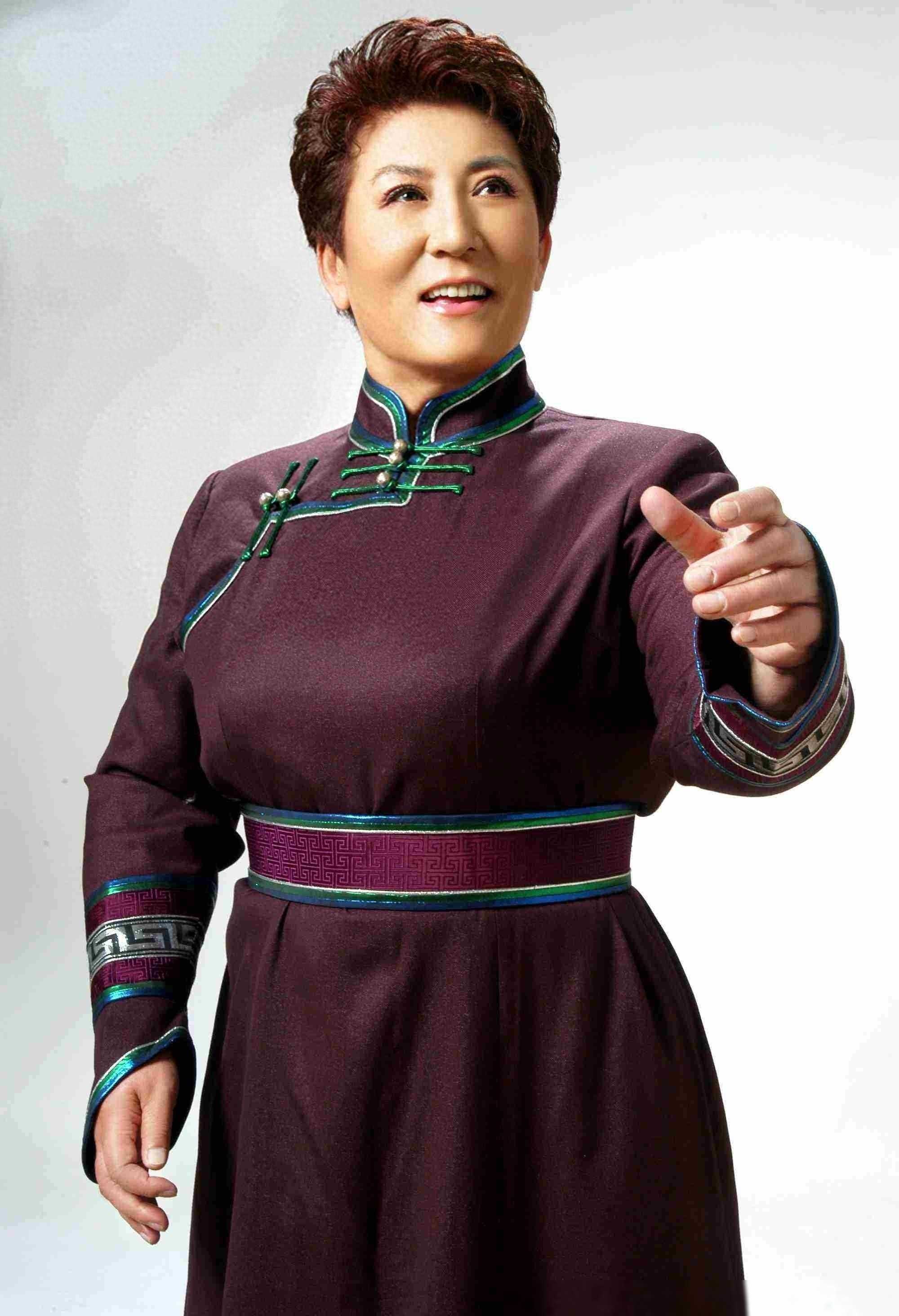 德德玛老师,一个让人心生敬意的艺术家,一个草原上的传奇.