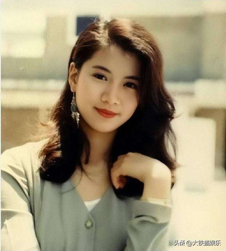 袁咏仪女生男相到底算不算大美人,看她和李嘉欣合影,就有答案了