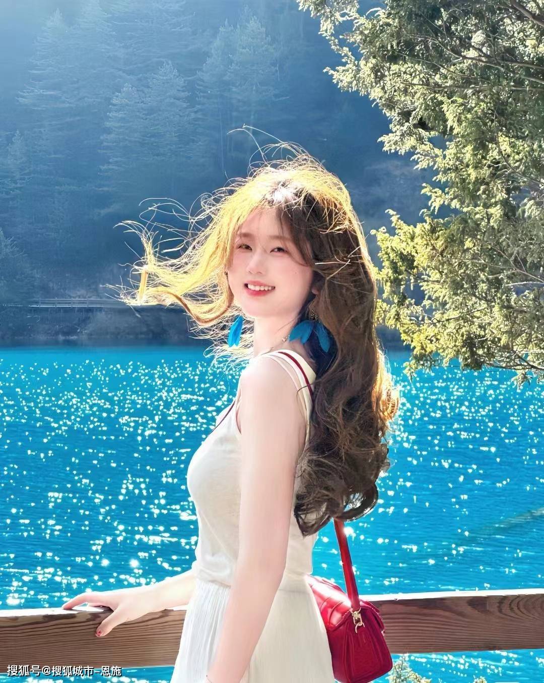 去四川玩主要就是景区分散,路程远,像海螺沟,熊猫乐园,乐山大佛,阆中