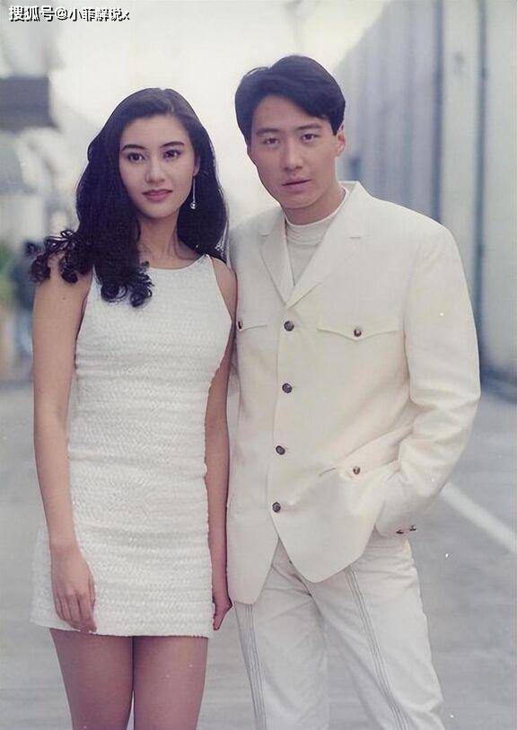 周慧敏和老公出席晚宴,60岁倪震秃头显老,变成沧桑的油腻大叔_刘锡明