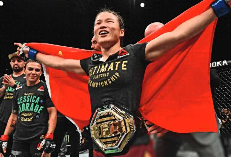 张伟丽年龄疑云:争议!mma名将质疑造假,小了岁多