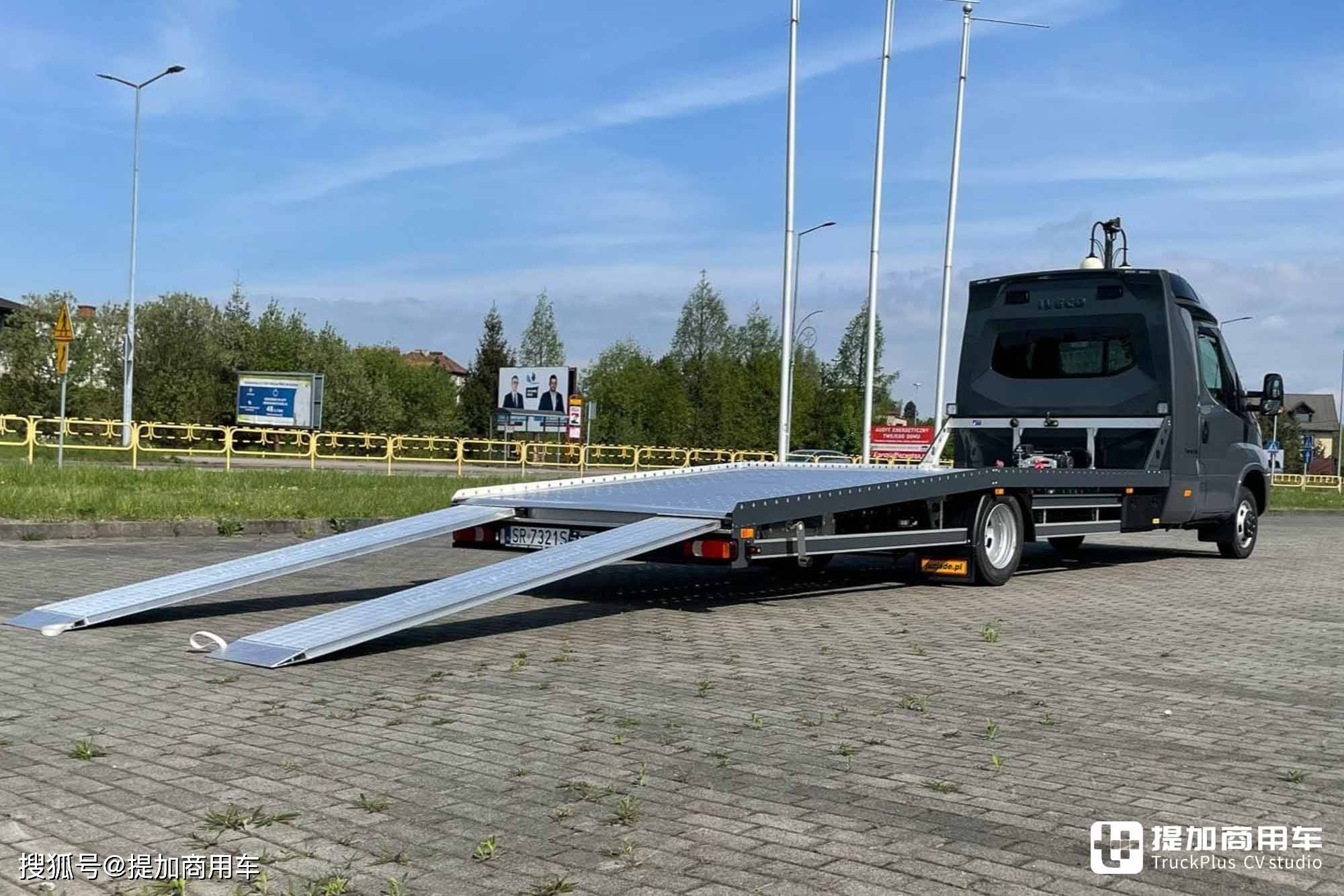 小轻客干大半挂的活?能睡觉还带厨房,跑长途的依维柯daily实拍