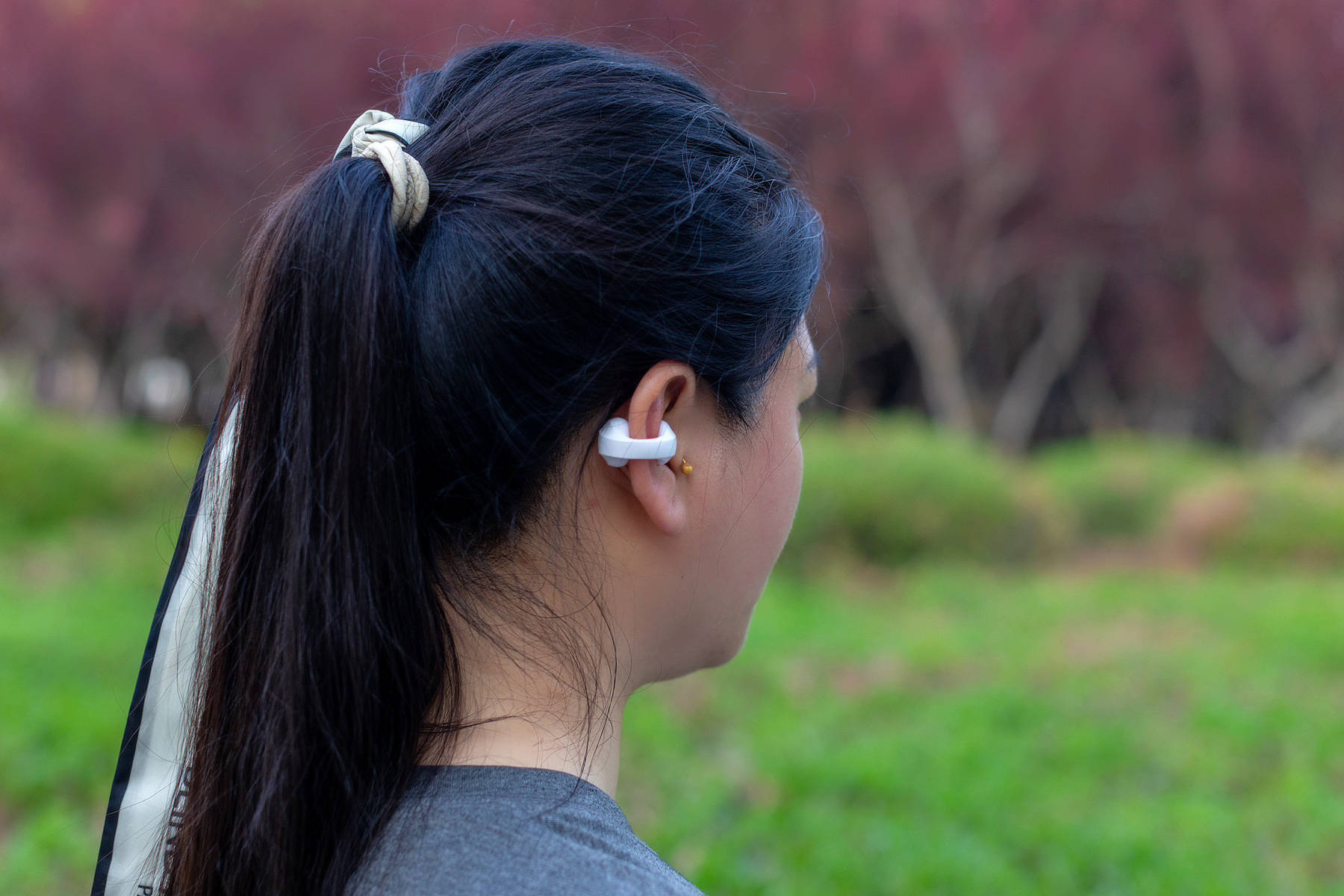 唐麦Q3蓝牙耳机：碳纤维纳米振膜加持，为你呈现沉浸式7D环绕音效