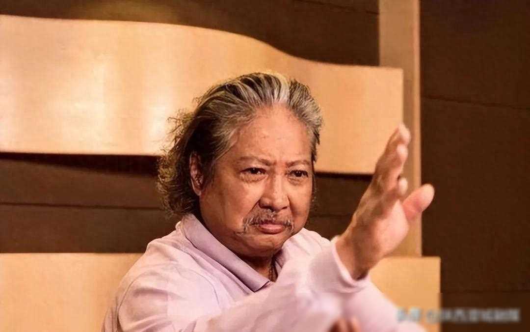 岁大叔两婚娶港姐冠军,女友无数,如今活成这样_洪金宝_电影_成就