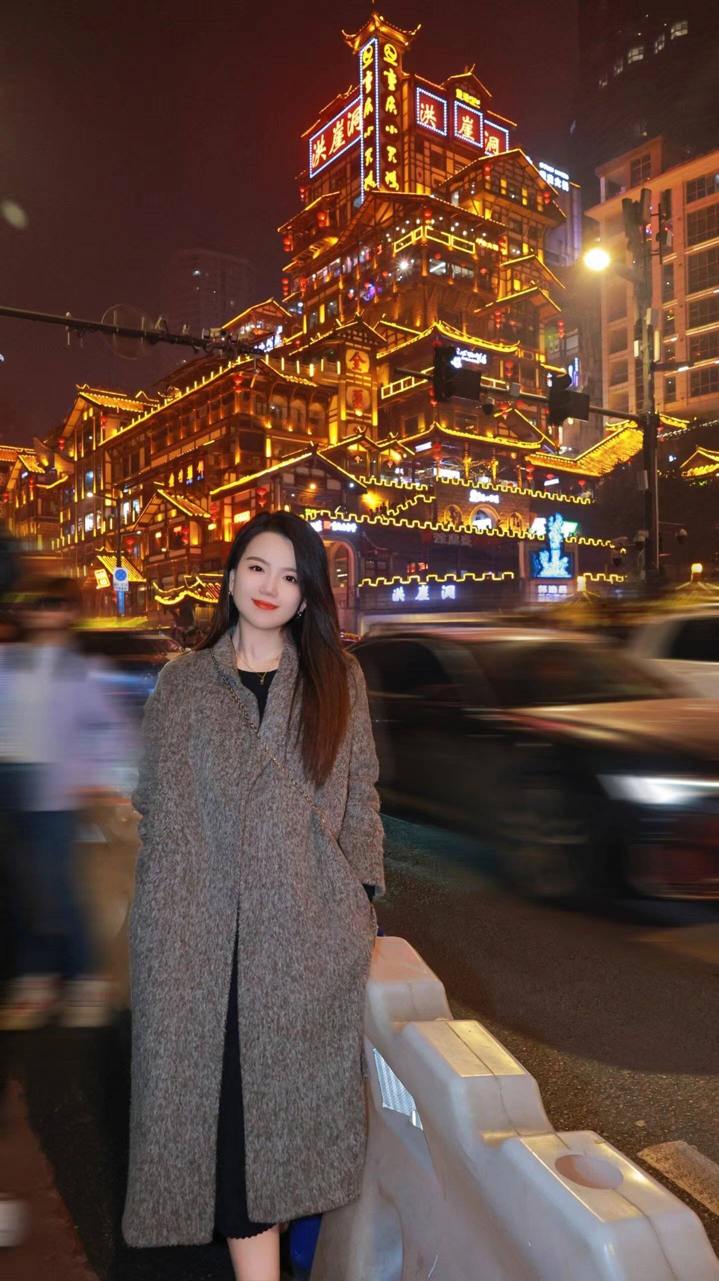 重庆小柔的服务特点是一站式服务,包括门票,住宿,交通,保险,餐饮等
