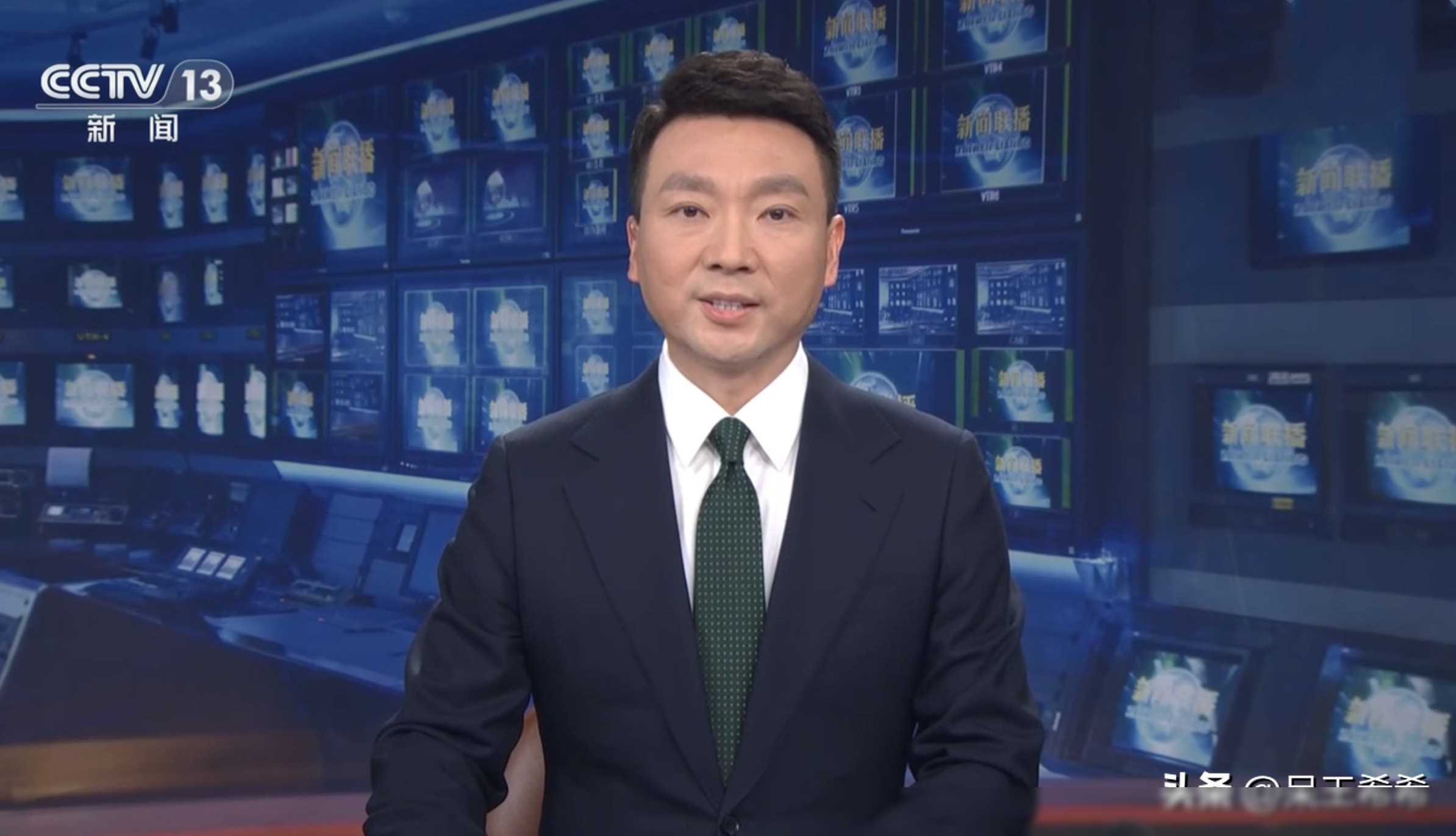 央视新闻联播主播调整:康辉重回c位,严於信调岗