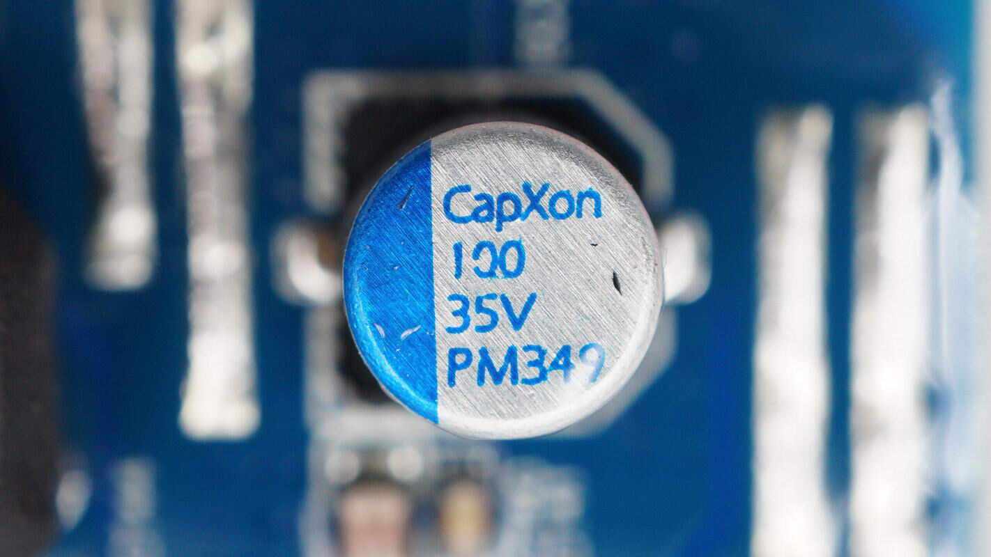 输入端滤波电容规格为100μf35v.输出滤波电容规格为220μf35v.