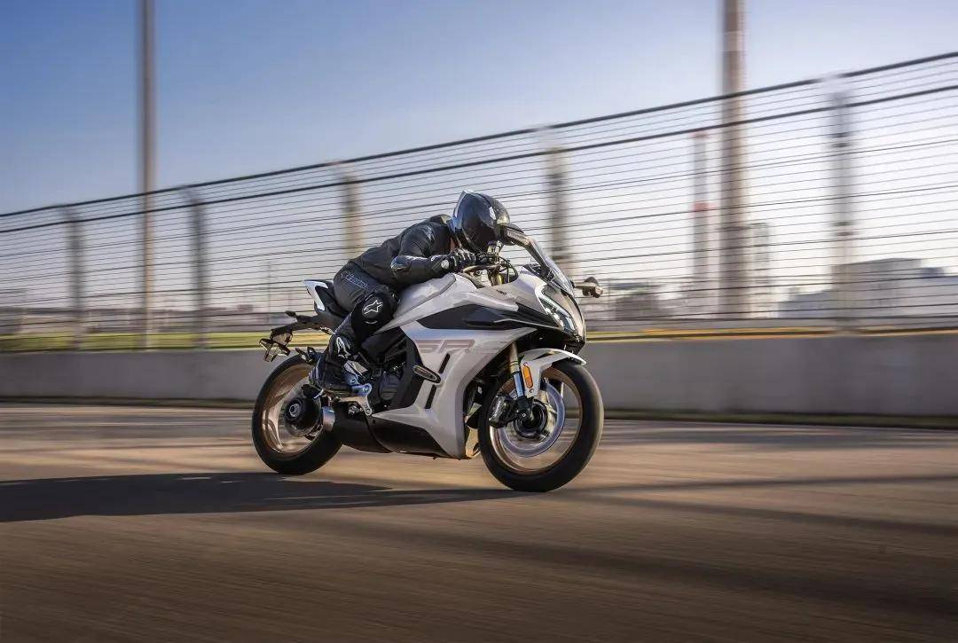 2024款春风450sr-s发布,价格下调千元新增快排