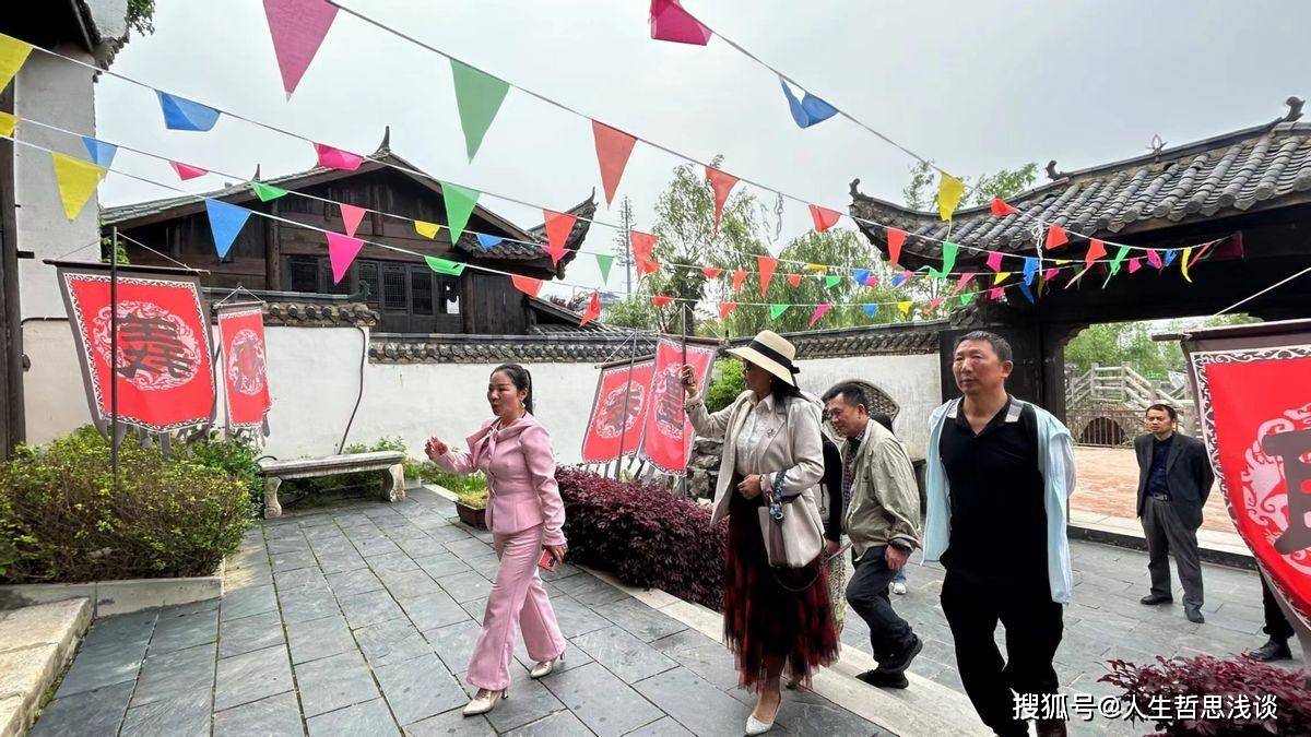 一朵朵红梅盛开在凤娃古寨(组诗)