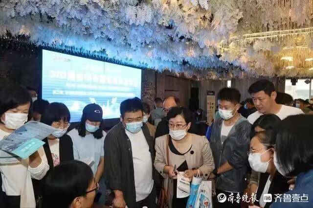 新城控股集团芝罘吾悦广场举行2024年烟台中考招生咨询会