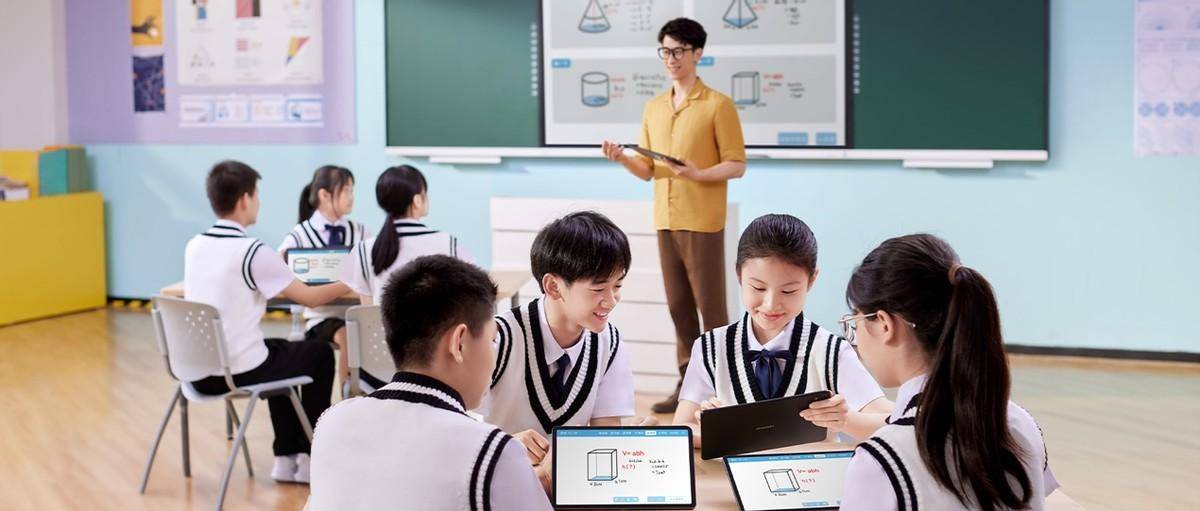 华为擎云亮相教装展,全场景链路智慧教育解决方案引领