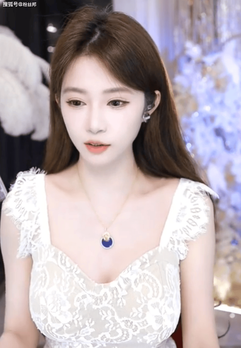 小天天得到了许多阿哲粉丝们的追捧和支持,也被yy的粉丝们称之为"哲妹