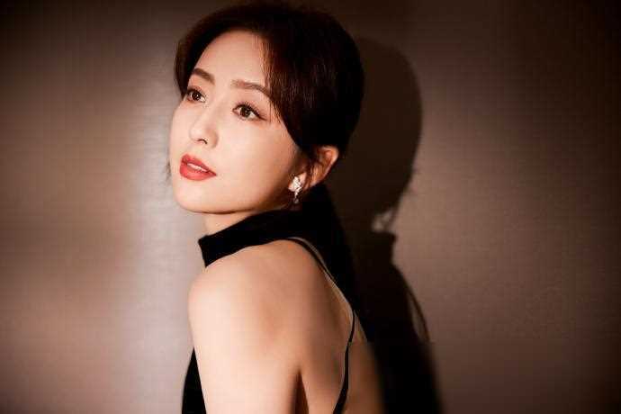 前男友爆料唐嫣佟丽娅,背刺争议后逆袭成视后,她凭什么?