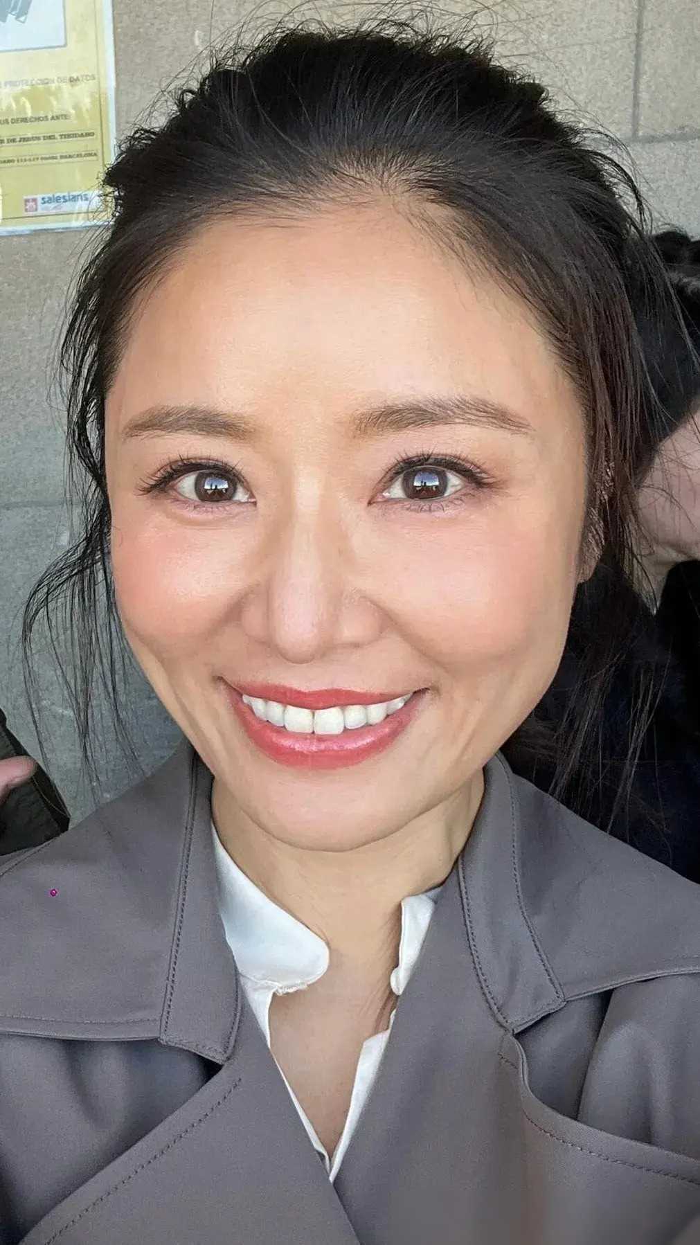 林心如原相机怼脸生图曝光,皮肤紧致似少女,岁笑颜如花