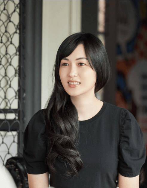 43岁吴尊现身周杰伦演唱会,礼貌帅气,女儿neinei长大比妈妈漂亮