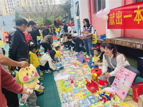 南昌青山湖区塘山镇中心幼儿园及永红分部举办亲子图书义卖活动