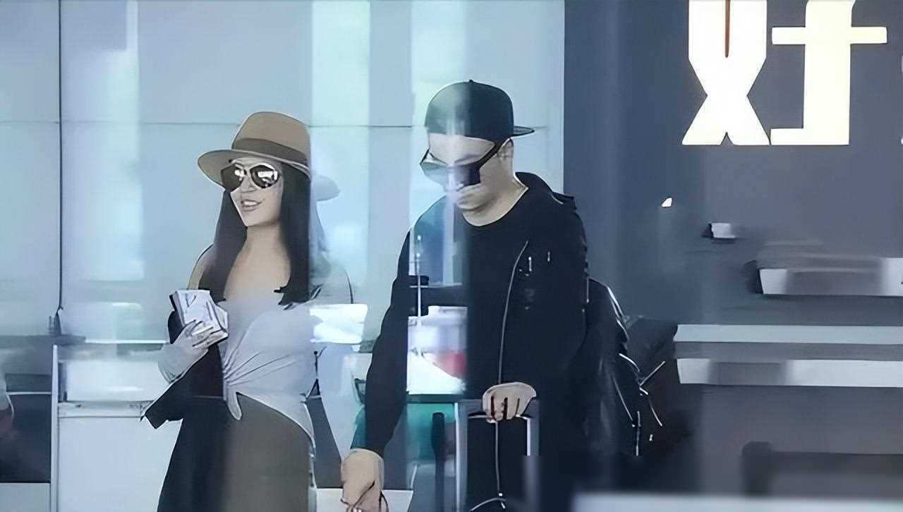 有种差距叫何洁释小龙,分手年,差距明显