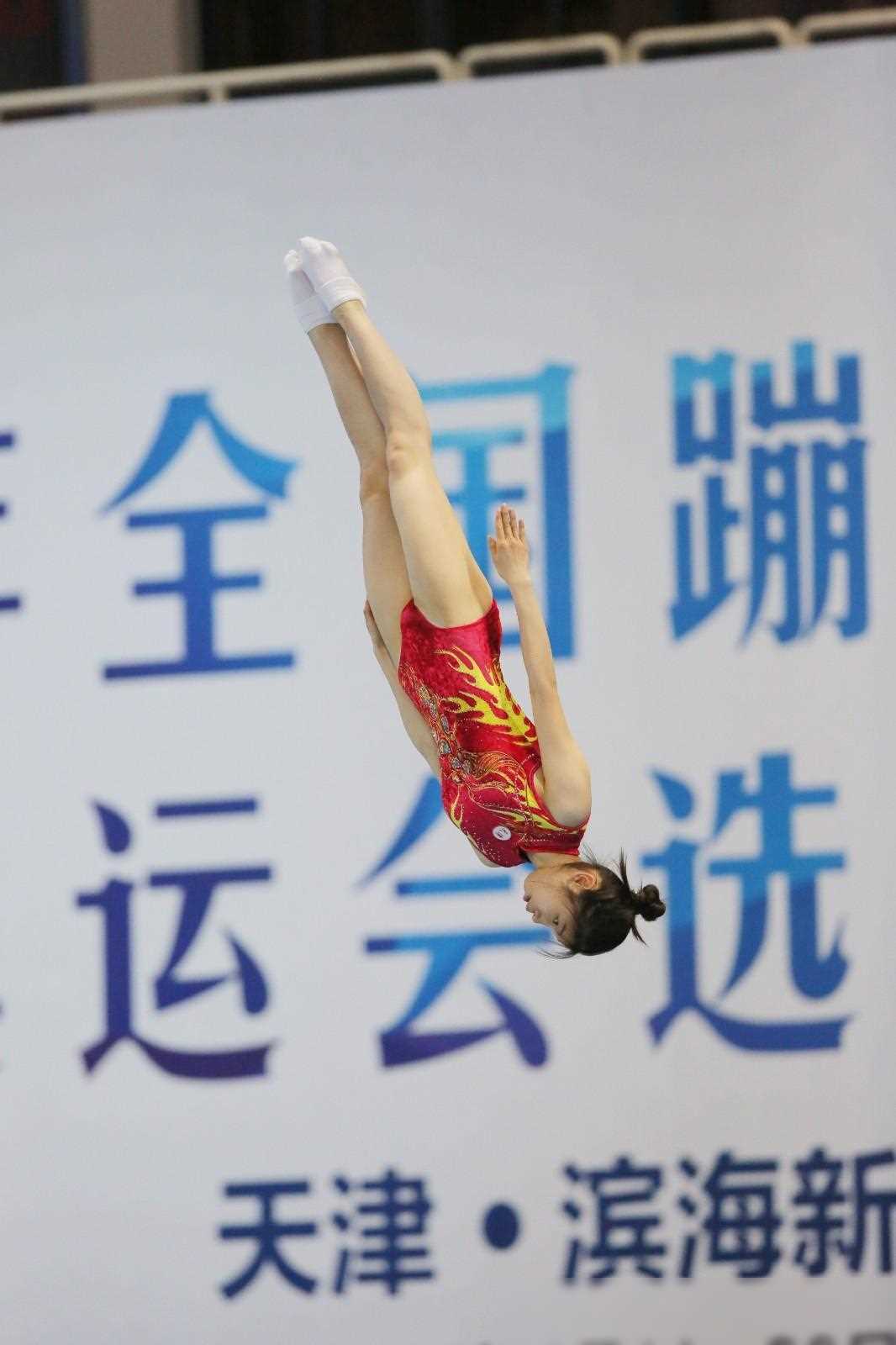 中国蹦床运动员图片