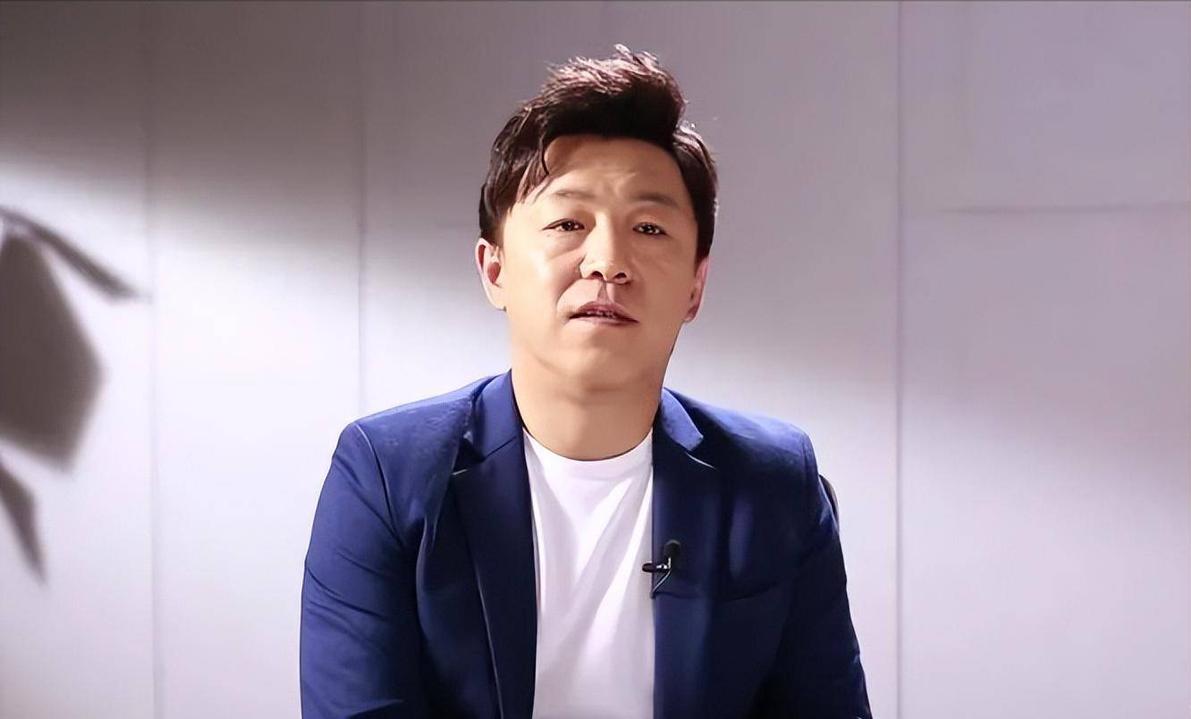 在拍摄《疯狂的石头》的时候,黄渤为了更好的刻画出黑皮被困下水道的