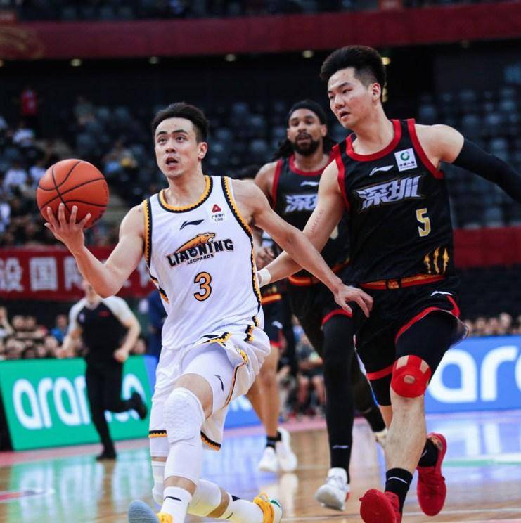 个人数据深圳队:萨林杰21分17篮板3抢断1盖帽,贺希宁10分5助攻,沈梓捷