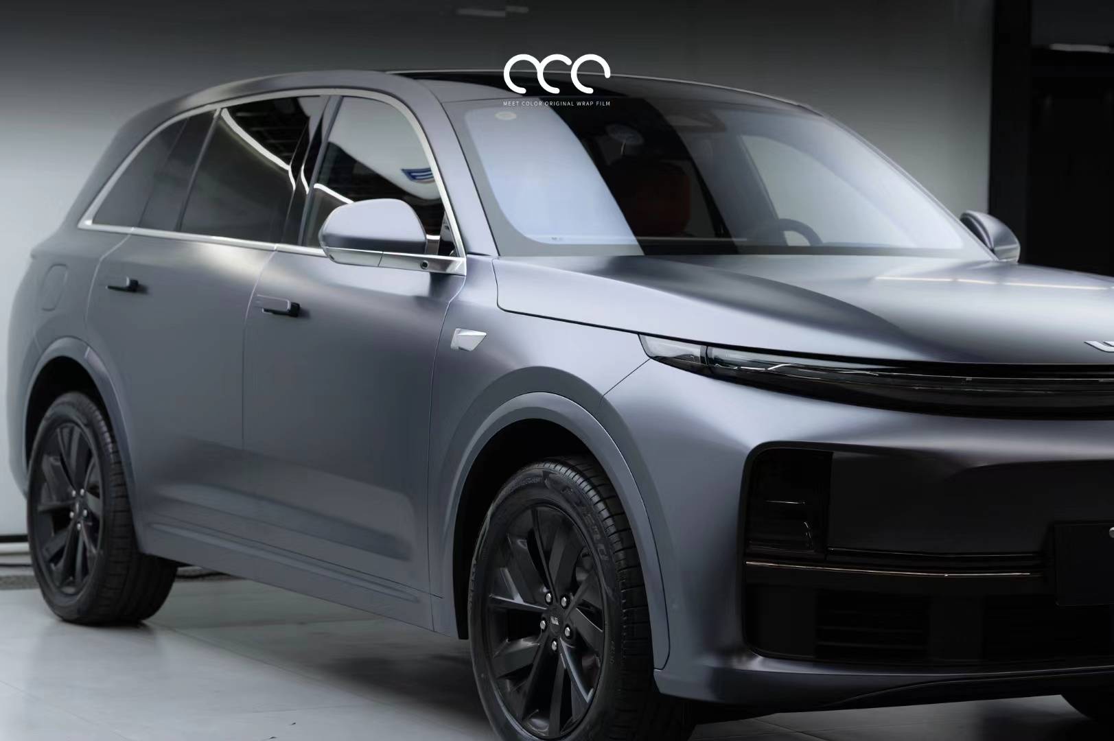 理想l7漫彩电光金属深空灰改色膜,高级感和时尚前卫感瞬间满分