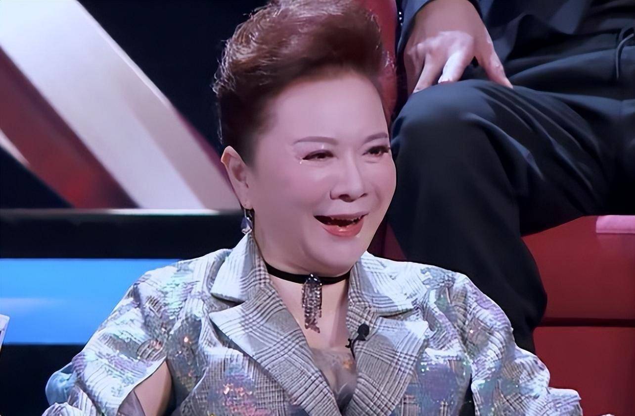 蔡明每一次亮相,脸上的状态都不同,这些年来,观众看着她一步一步将