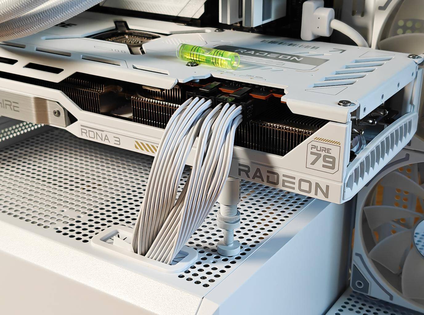 回眸一笑8000 mhz,内存中的白月光,阿斯加特新品女武神2代