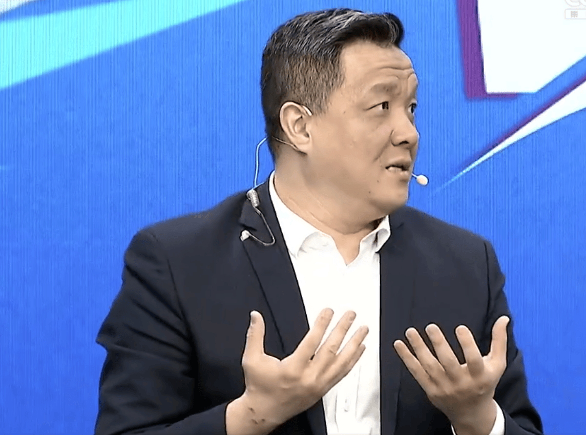 前央视名嘴杨健遭网暴!解说全程吹捧詹皇贬掘金,双标喷湖人队友