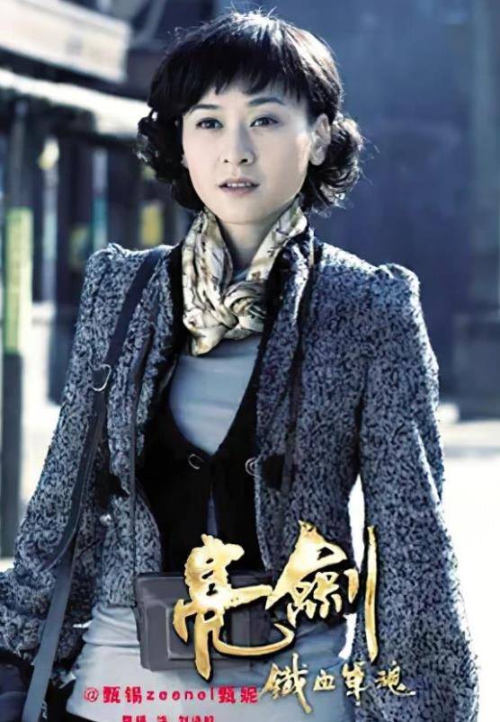 演员甄锡:曾是模特冠军,嫁给黄海冰甘当贤妻良母,越活越幸福