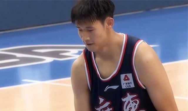 胡明轩助广东逆袭,球迷点名队员亟须改进