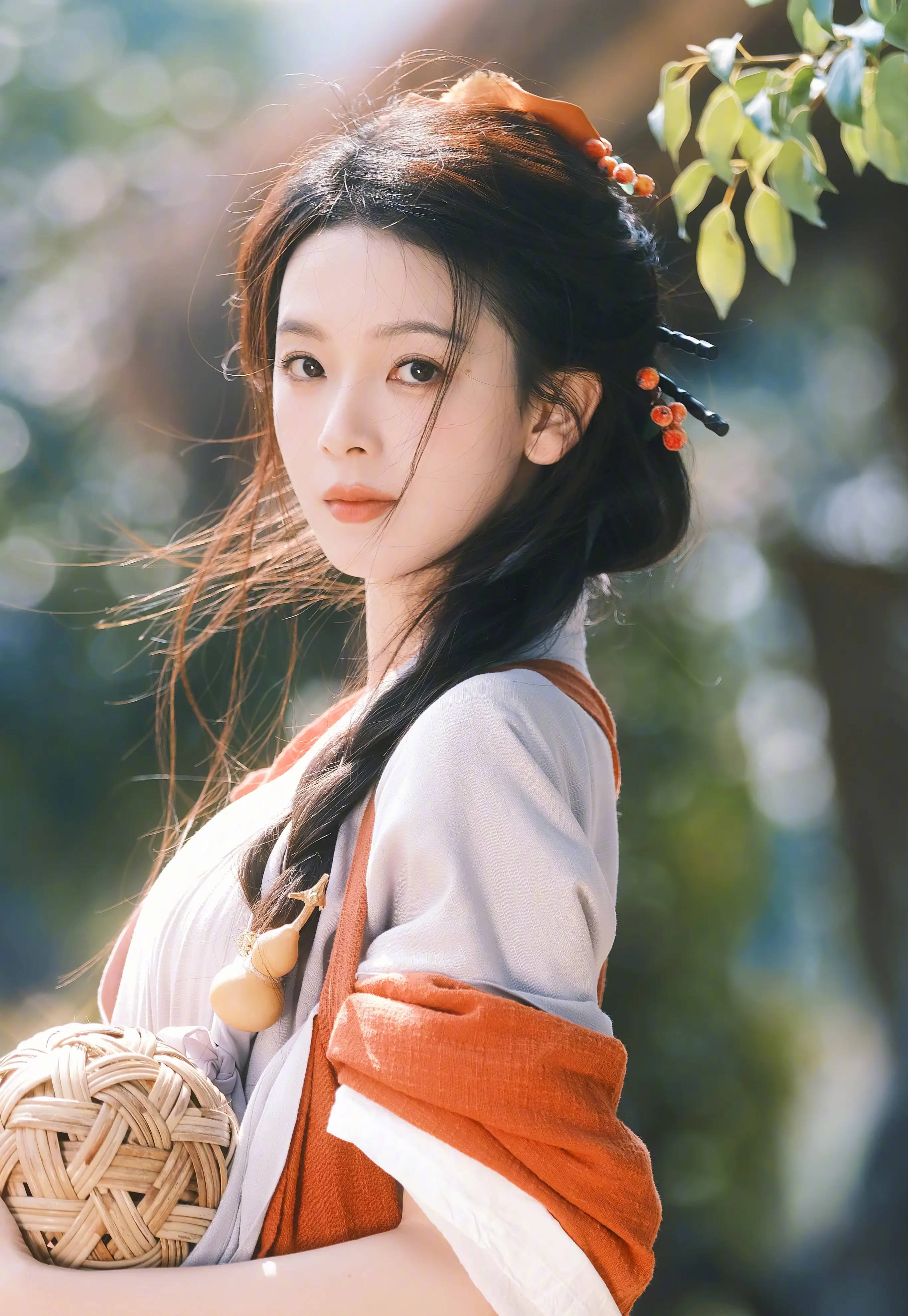 陈瑶化桃花妆明艳夺目 月下起舞身姿翩翩宛如仙子_造型_新剧_照片