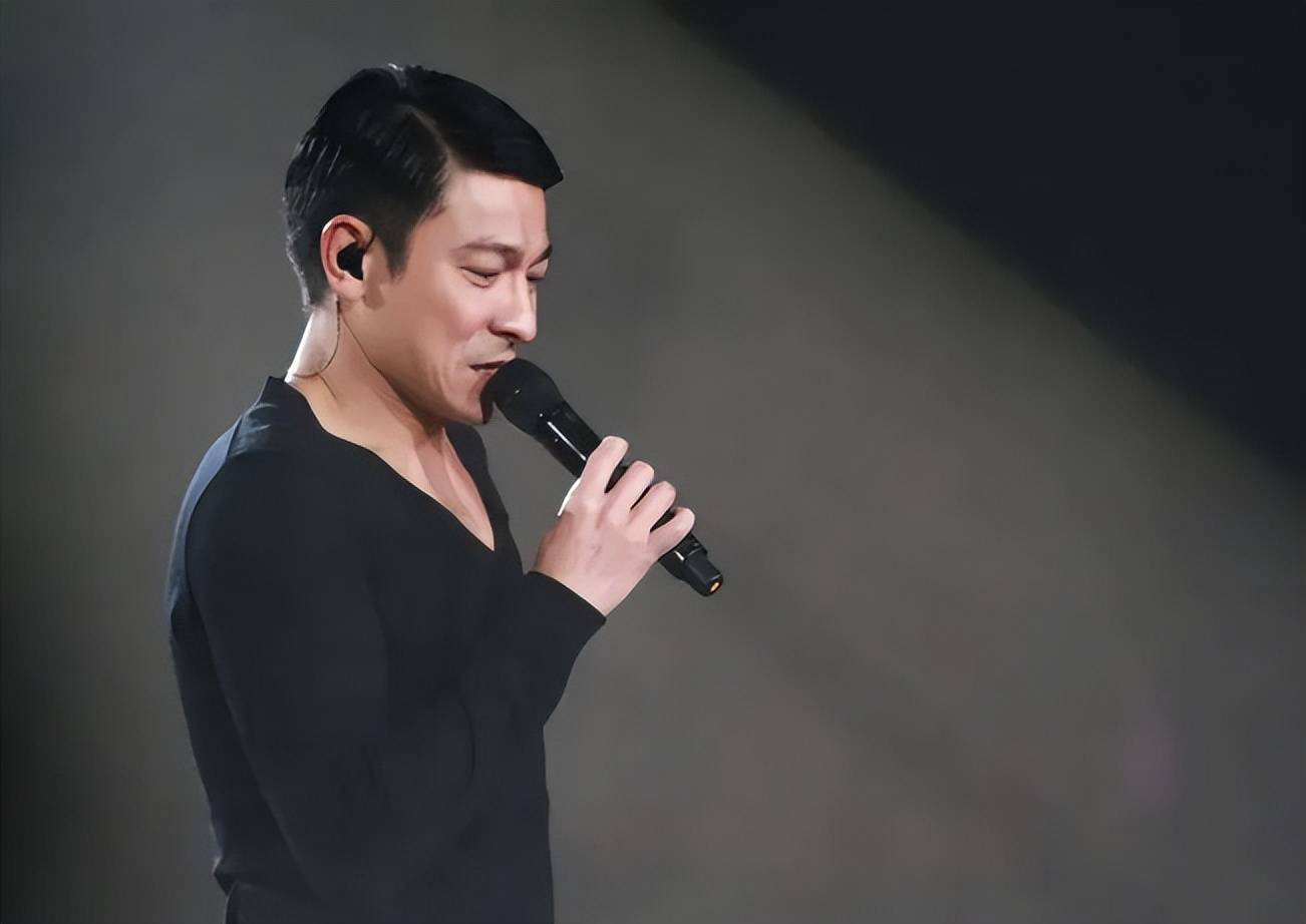 刘德华杭州演唱会,两张门票代拍费10500元,歌迷:不贵