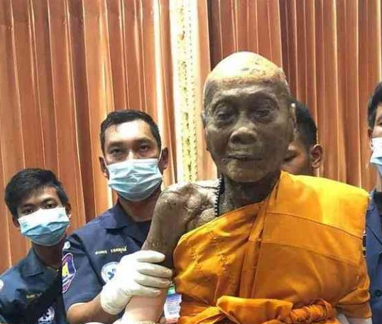肉身菩萨到底是如何形成的?泰国再次出现一尊,面带微笑栩栩如生