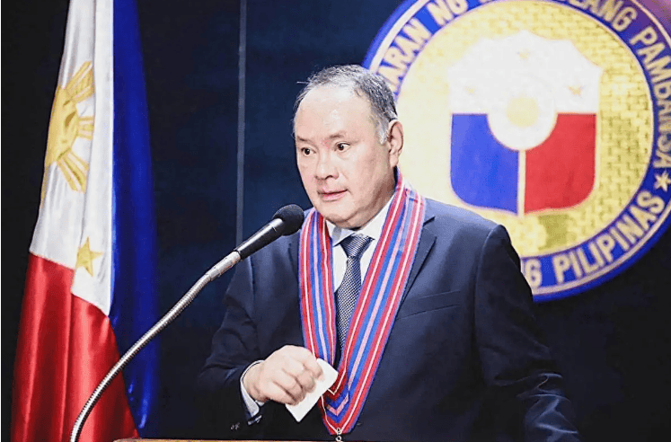 美军击沉"中国造军舰",菲防长废除对华协定,驻美大使_