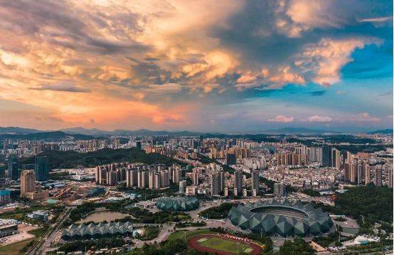 名居·山河里地处深圳东部中心重点区域横岗,占位深圳东进战略桥捅い