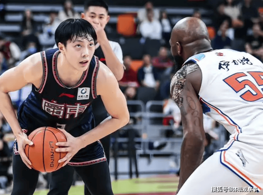 尽管付豪在进攻端表现出色,但防守并非他的强项.